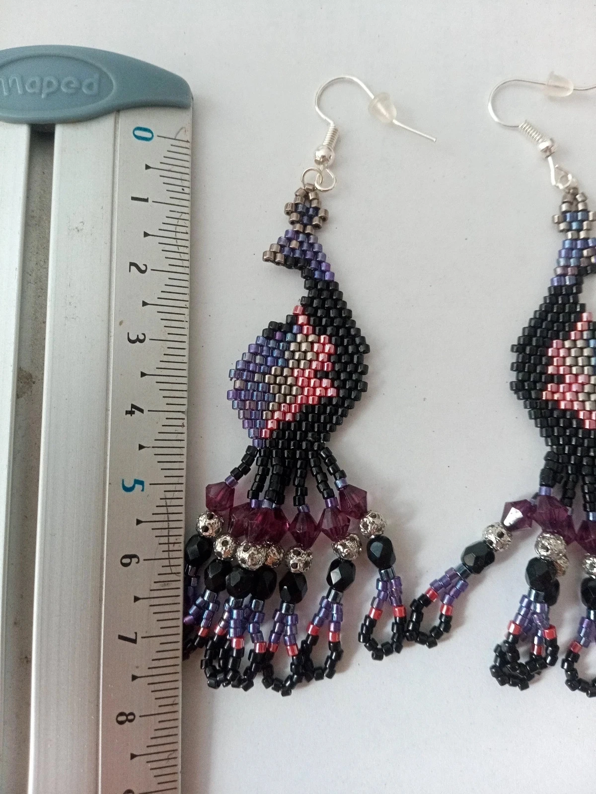 Brincos pendentes de pavão em contas miyuki delica violeta e preto – photo 5